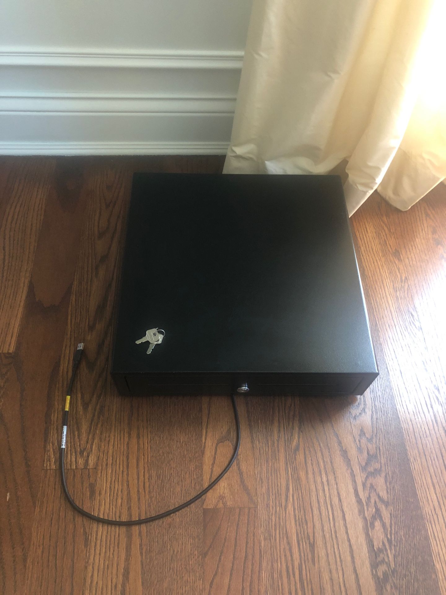 USB connected cash drawer with keys