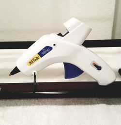 Glue Gun Crafty 