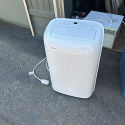 Toshiba Portable Air Conditioner (8000Btu/hr)
