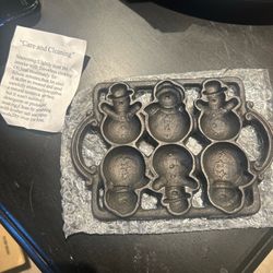 Cast Iron Snowman Baking Pan 6 Cavity Muffin Cake Cookie Mold Holiday Winter