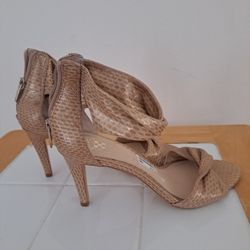 NEW Vince Camuto Ladies Beige Leather Sandal Heels Sz 7/37