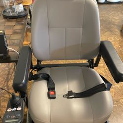 Pride Quantum 600 Power Wheelchair