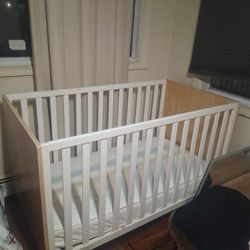 Delta Children 4-in-1 Crib – Good Condition