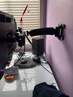 Wall mount for monitors 17” to 24 “