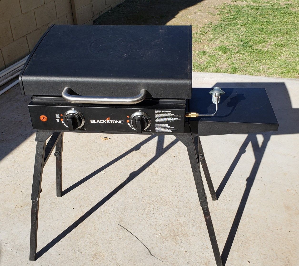 Blackstone 22" Griddle, hood, stand and adapter hose