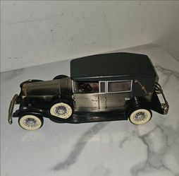 1928 Lincoln Model Car Transistor Radio. Made in Japan.