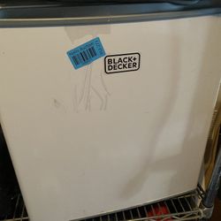 Black And Decker 1.7 Cu Mini Fridge