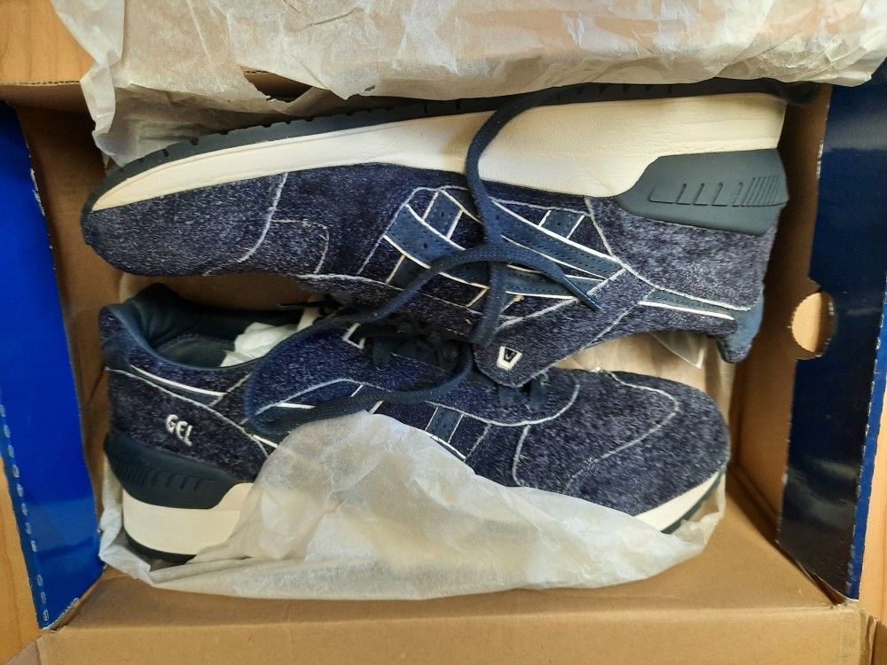 Selling a Brand New ASICS Gel Respector Sneakers in Box Shoe Size US 10 unisex