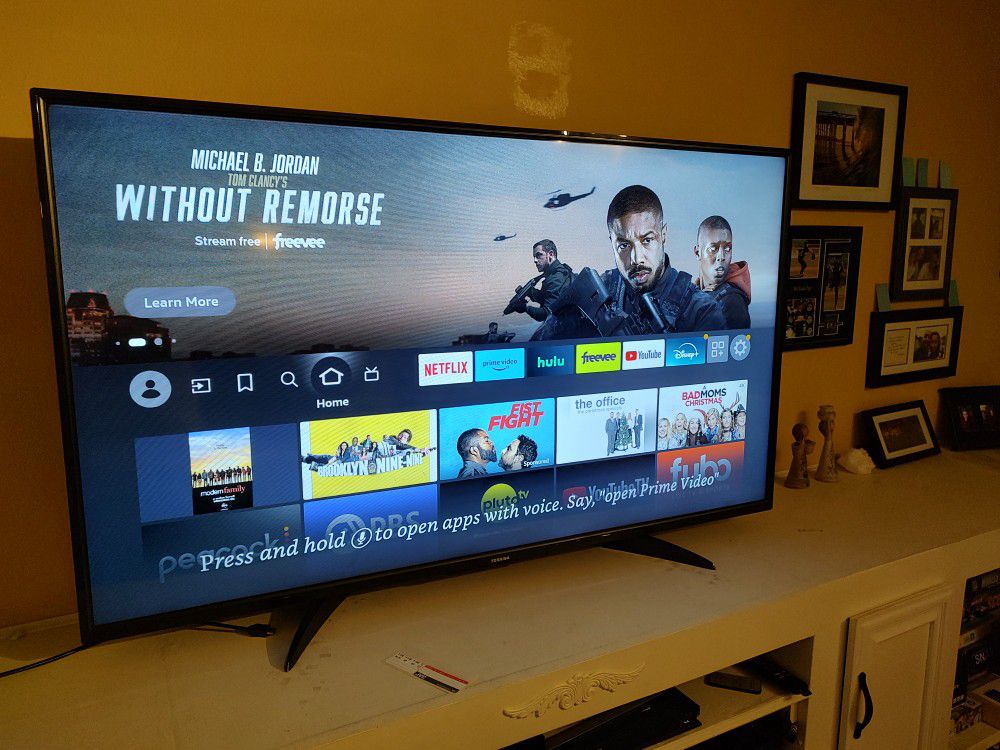 55 TV by Toshiba Smart TV With Netflix, Hulu, Amazon, Etc:  has some flickering.