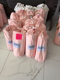 Savanas nuevas at $10 la bolsa trae 4 piezas cada bolsa /full / $10 each  Sheets for sale $10 each bag / full size only $10 each