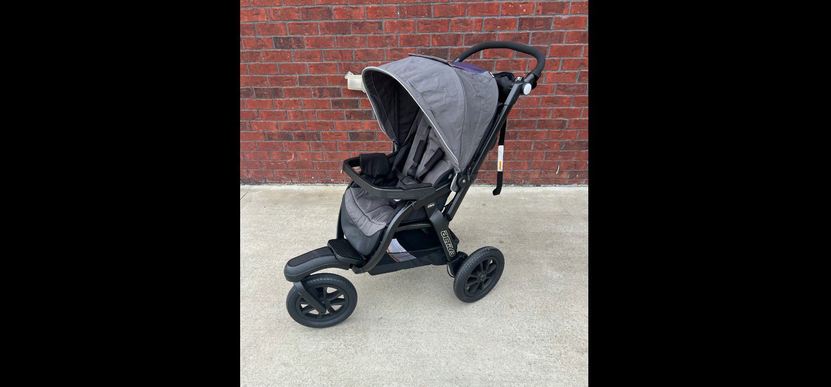 Chicco Car seat and Jogging Stroller
