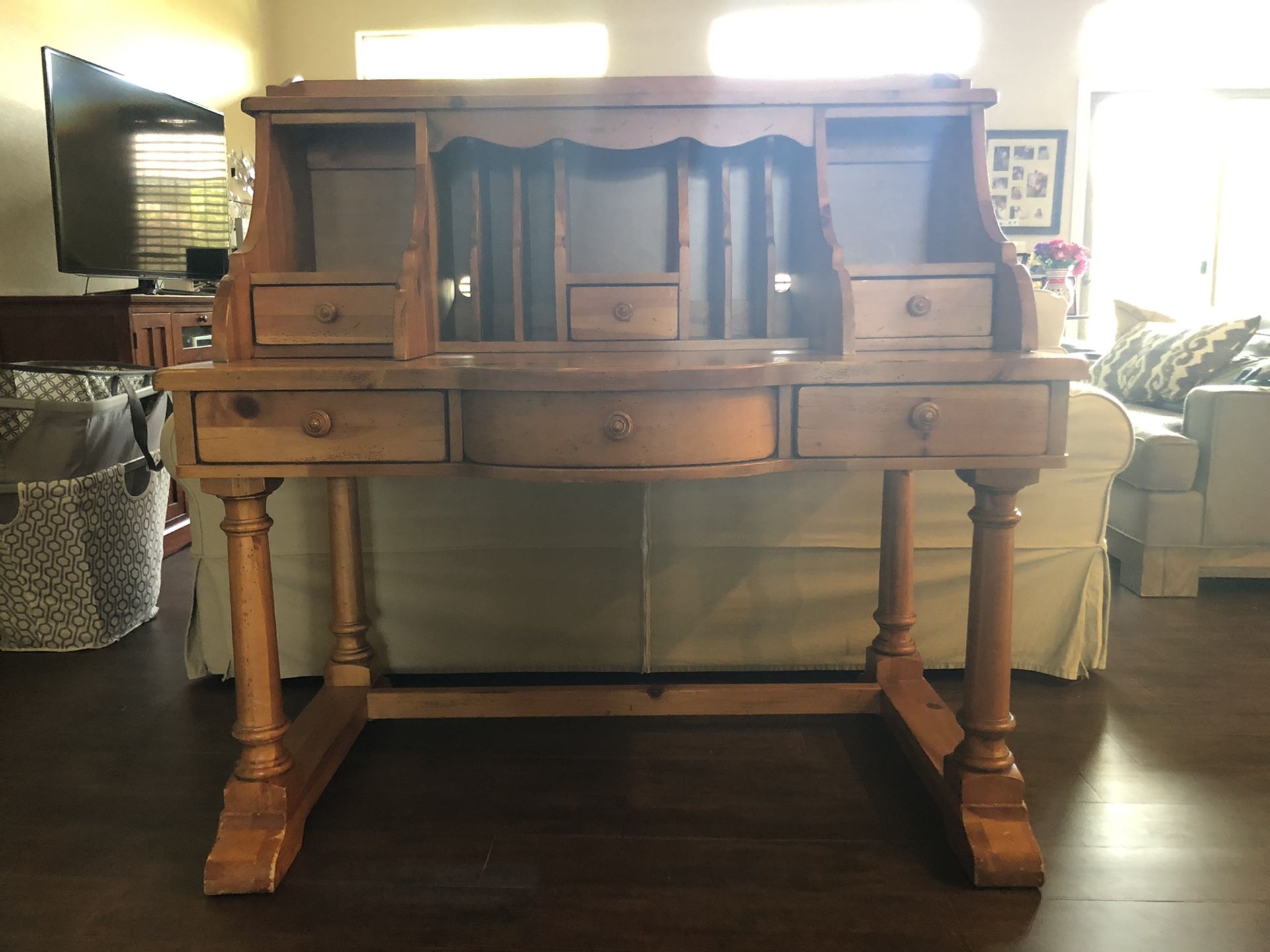 Yorkshire Market Hutch Desk by Broyhill