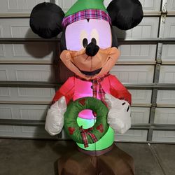 Christmas Inflatable Disney Mickey Holding with Wreath 6ft (New)