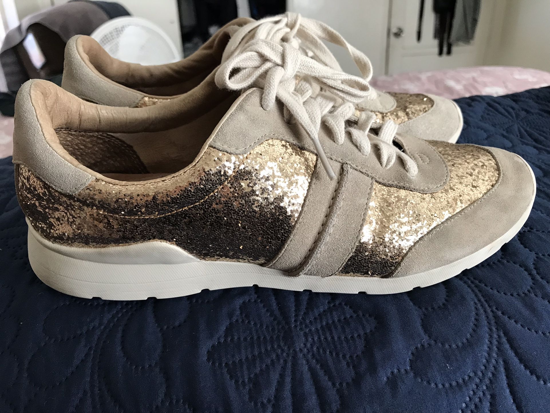 Tennis Ugg’s Size 9 Women