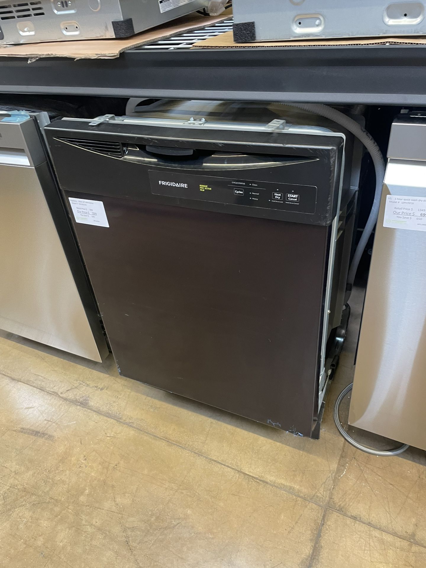 Front control dishwasher Frigidaire black color