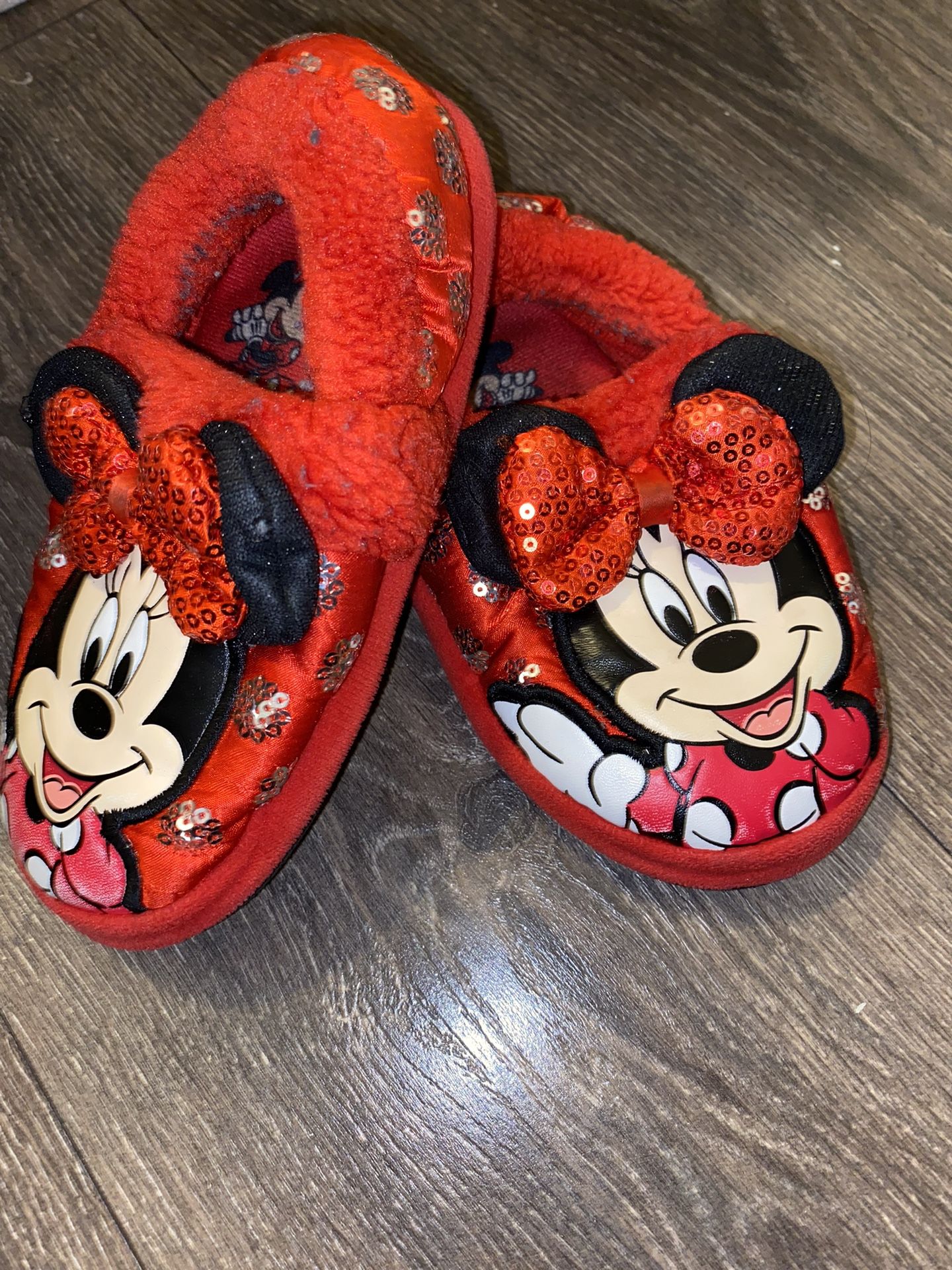 Girl’s Slip On Red Minnie Mouse Slippers 