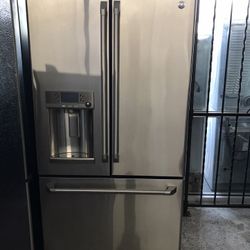 GE Stainless Steel French Door Fridge (red Light)