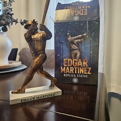 Edgar Martinez replica statue