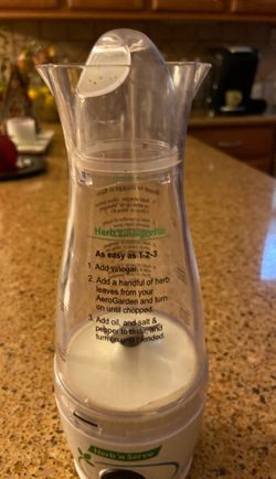 Salad dressing mixer