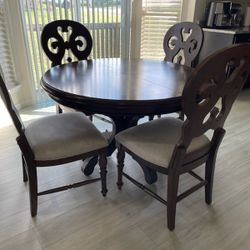 Elegant Expandable Dining Table With 6 Cushioned Chairs 