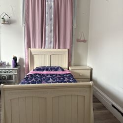Girl’s Bedroom Set