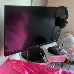 Xbox Series S And Monitor 