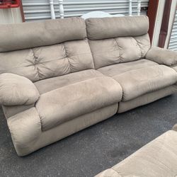 Couch And Love Seat Recliner 