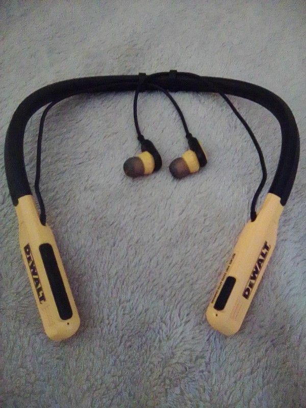 DeWaLt Bluetooth Headset
