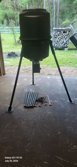 Game Winner Molded 200 lb Feeder