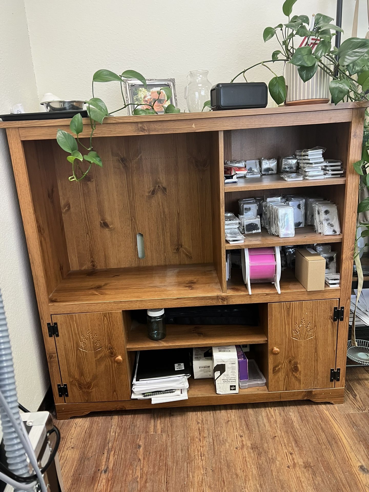Entertainment center cabinet