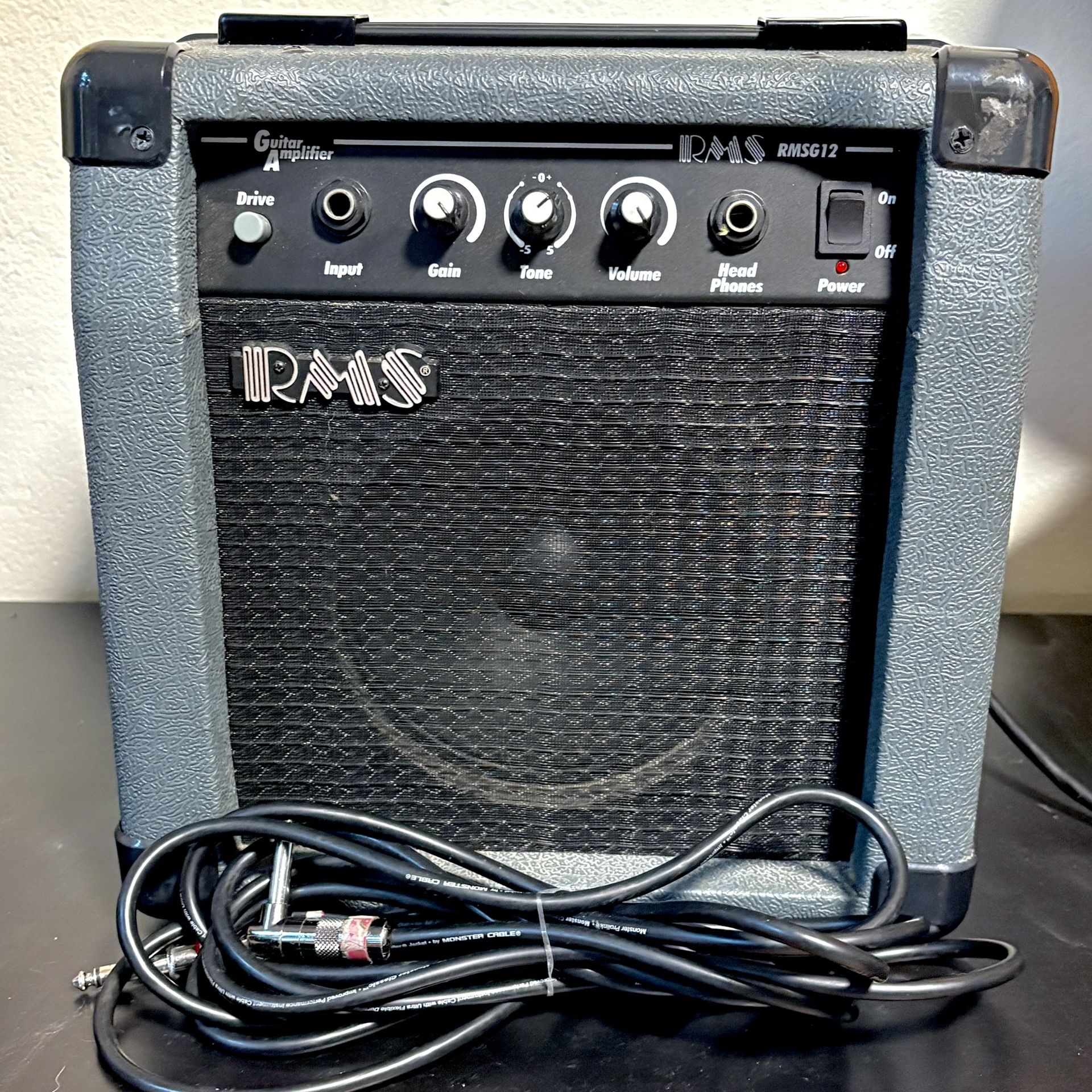 RMS Compact Guitar Amp with equalizer 20 Watts Plus Guitar Chord