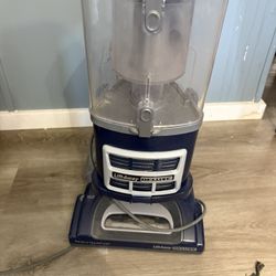 Shark Navigator Lift-Away Deluxe Vacuum NV360 – Blue, Works Great