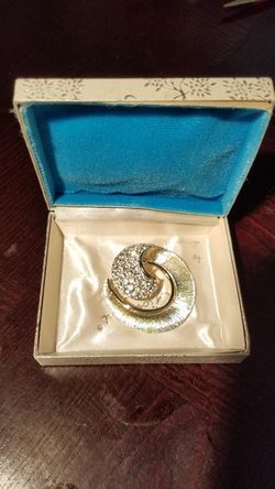 Jewelry, Beautiful Broach.