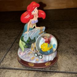The Little Mermaid Disney Store Exclusive 2009 Secret Grotto Snow Globe