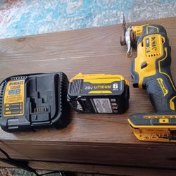 20v DEWALT oscillating saw. 1 Battery, 1 Charger USED