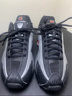 Boys Nike Shox Sneakers (Size 5Y US) Great Condition