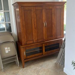 Entertainment center 