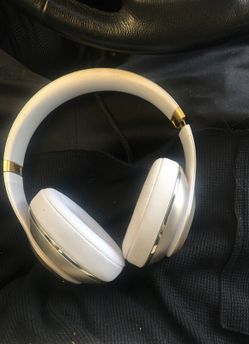 Beats headphones studio pro Bluetooth