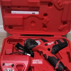 MILWAUKEE M12 12V LITHIUM-ION CORDLESS 600 MCM CABLE CUTTER  KIT 