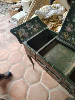 ANTIQUE SECRETARY DESK