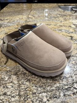 UGG MENS GOLDENCOAST CLOG SIZE US 13 SAND SUEDE SLINGBACK SLIDE SANDAL