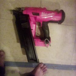 Milwaukee Brushless Nailer