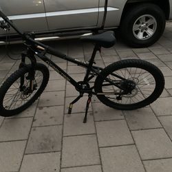 Barely used Ozark Trail 24” mountain bike
