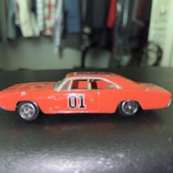 1981 ERTL The Dukes of Hazzard 1/64 General Lee 1969 Dodge Charger Diecast Car