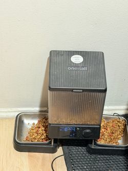 Pet feeder