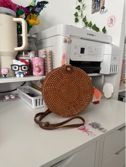 wicker round purse 👜🌺 | cute pom poms included!