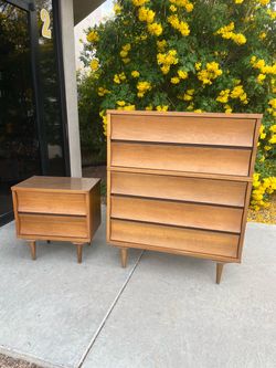 Vintage 70s Sculpted MCM dresser & nightstand ( $10 delivery )