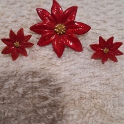 Pin N Earrings  Poinsettia $5