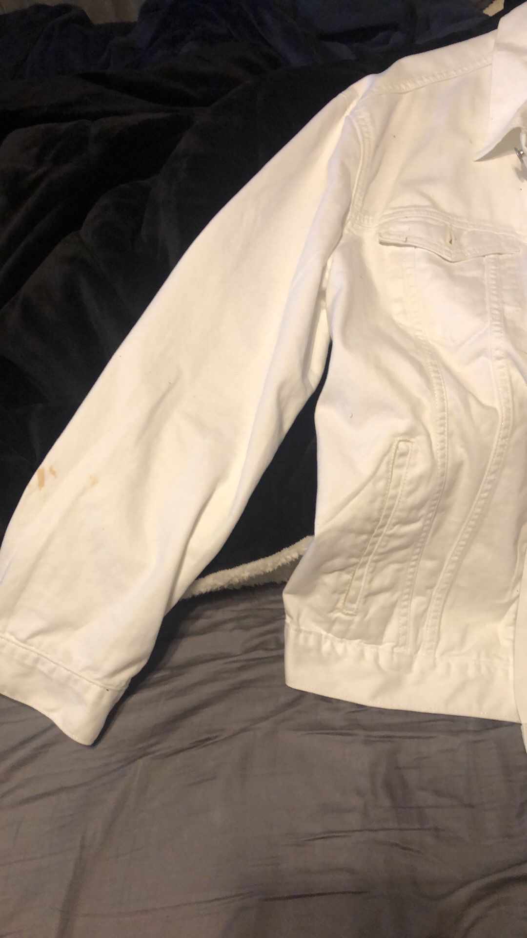 Levi white trucker jacket