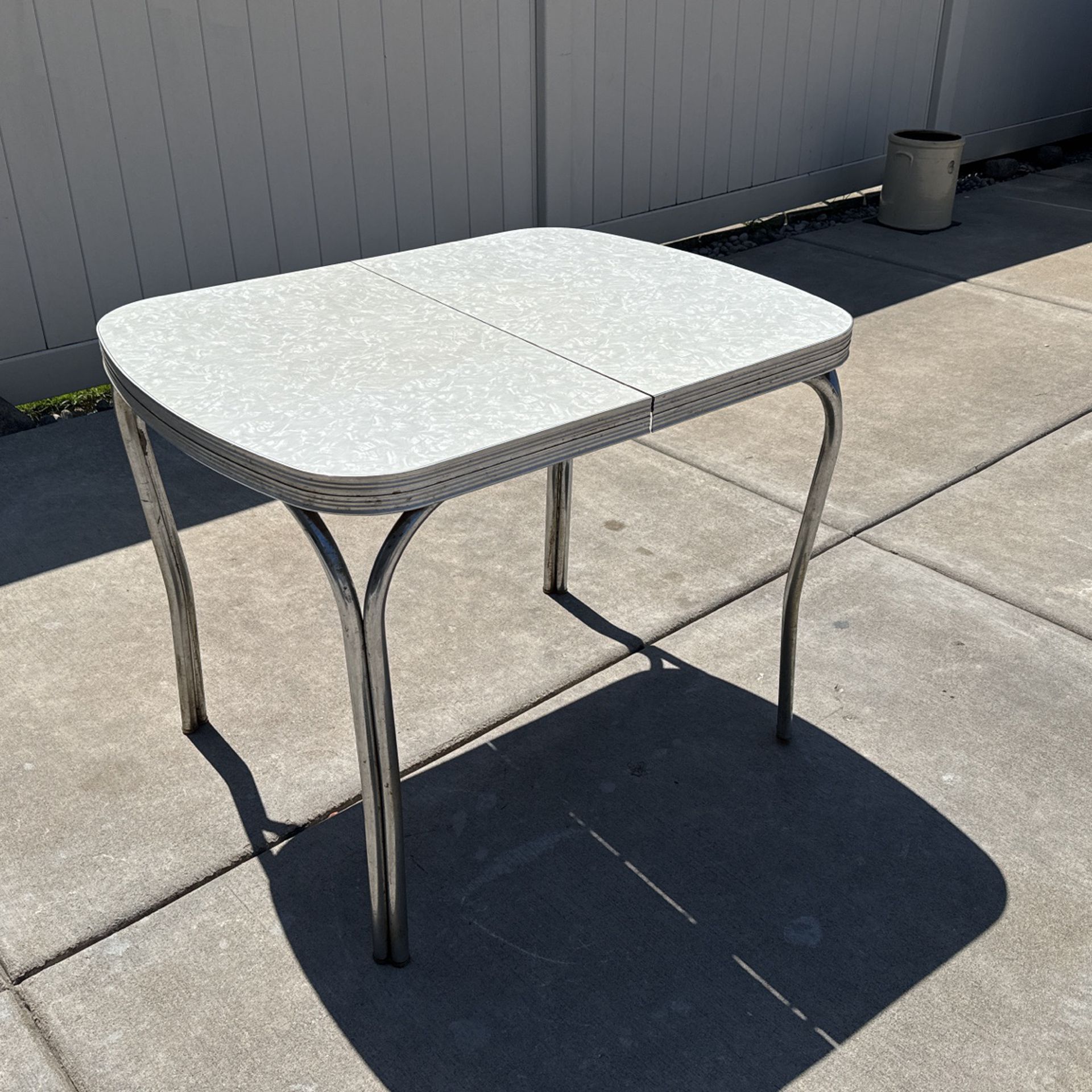 Formica kitchen table 